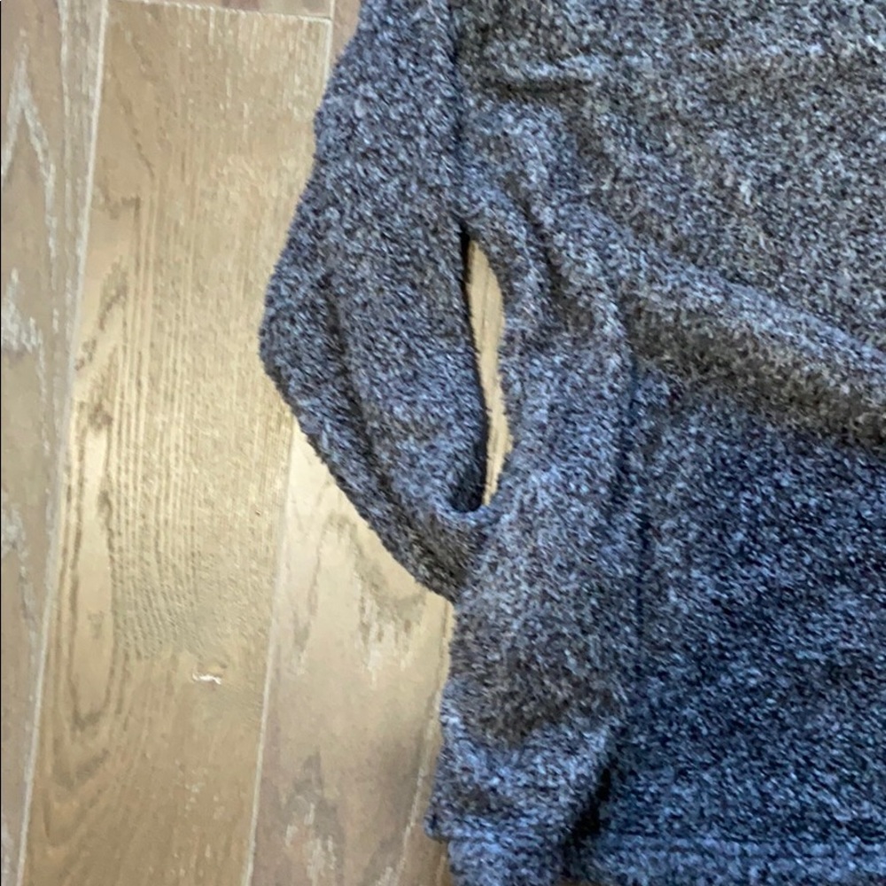 Gray puffy sweater - Picture 2 of 4